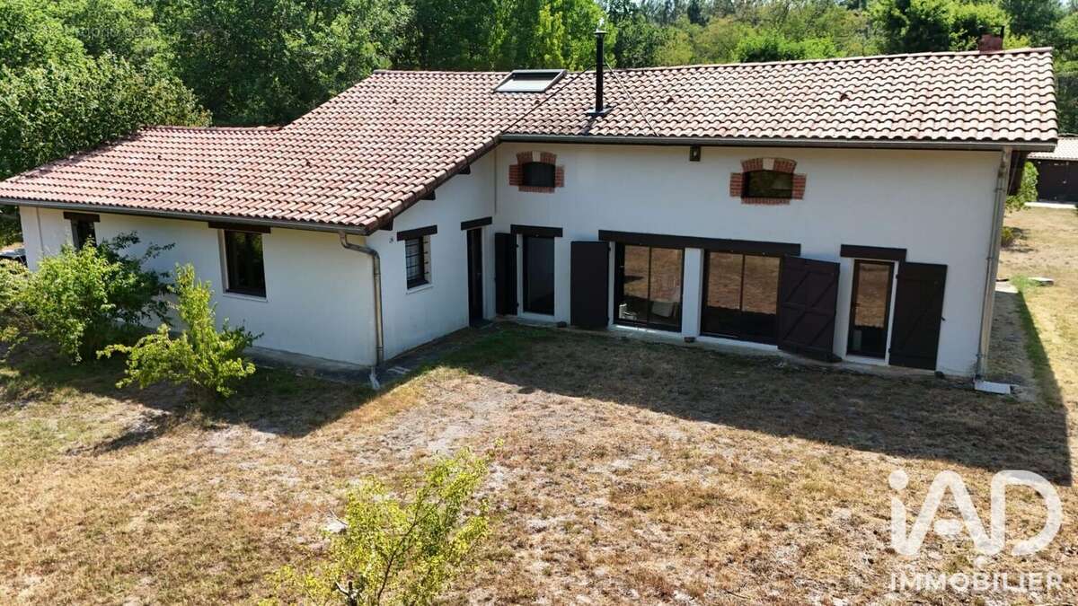 Maison 209 m² à Saugnacq-Et-Muret  - photo 4