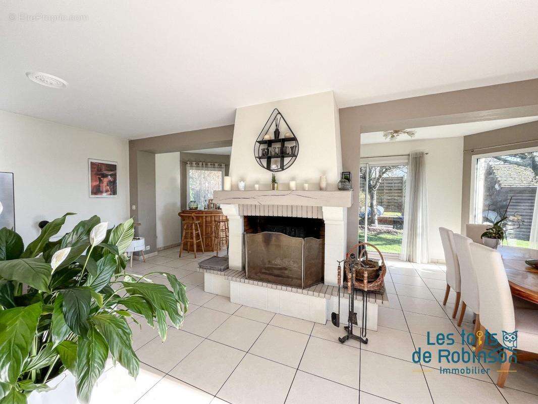 Maison à VERRIERES-LE-BUISSON