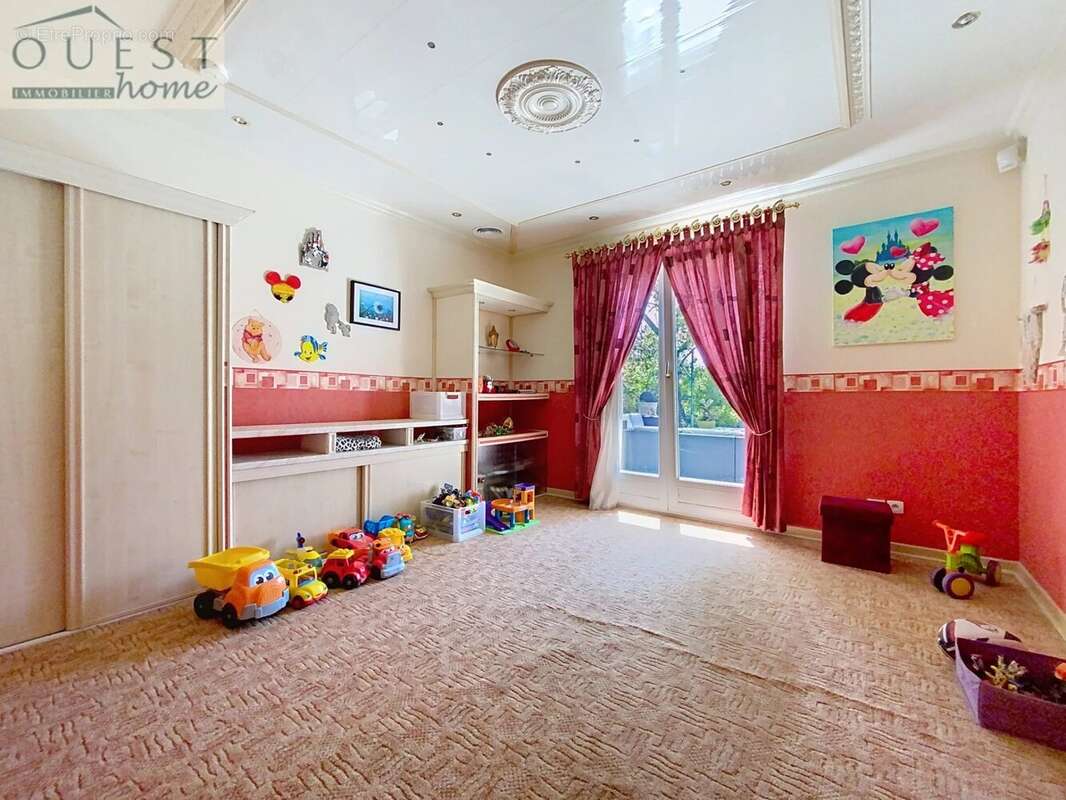 Propriété familiale de 5 chambres, 314m2 avec vue sur les mo - photo 15
