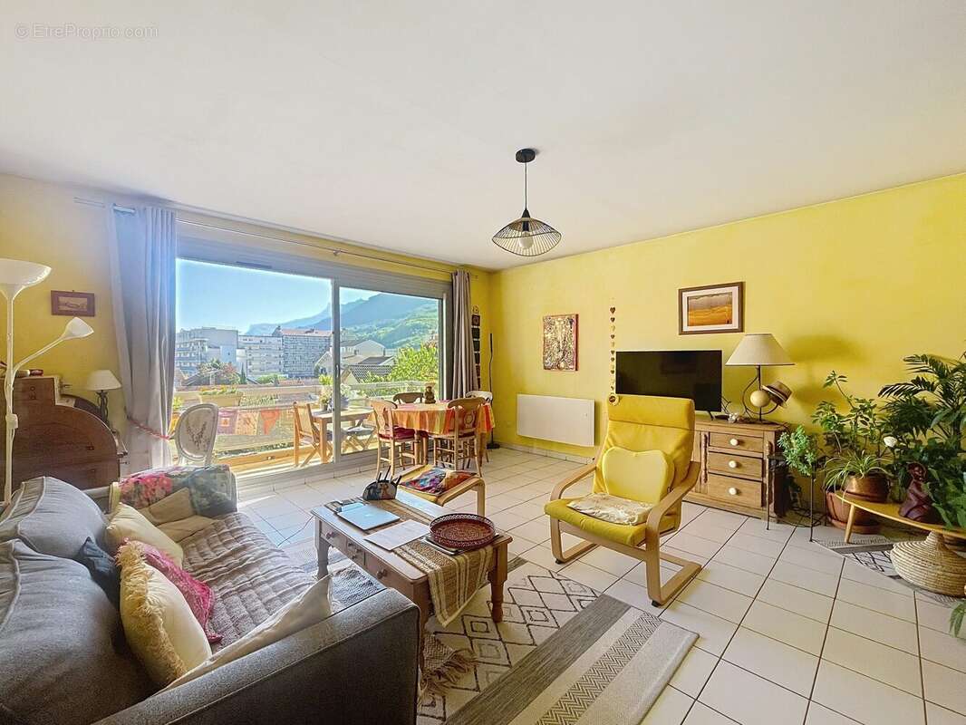 Appartement à FONTAINE