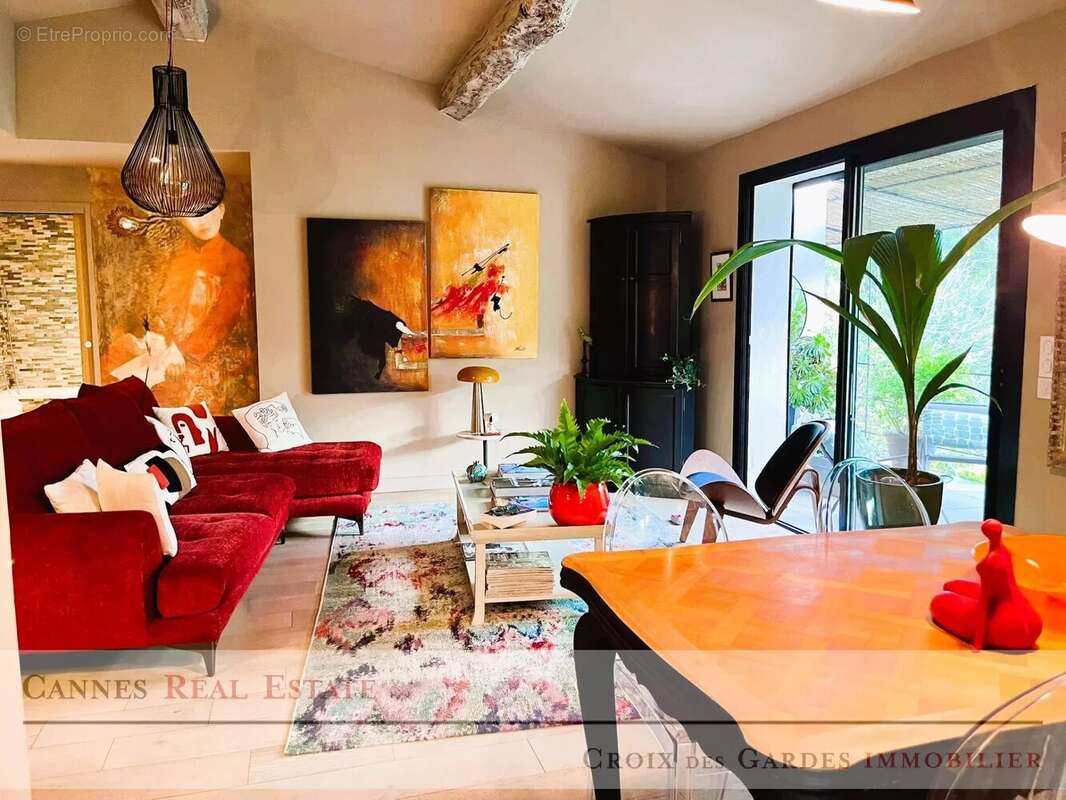 Maison au calme à pied du village avec jardin arboré et dépendance - photo 5
