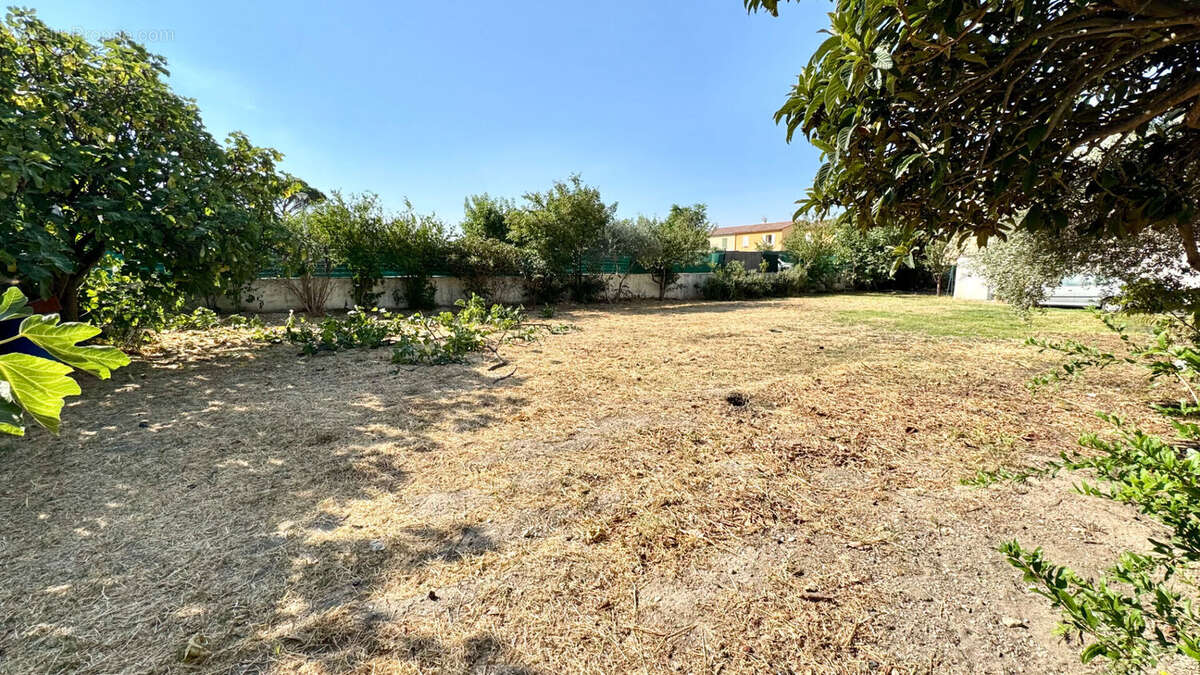 Terrain constructible de 927 m² pour promoteur. Emprise 50 %, hauteur 12  m. - photo 6