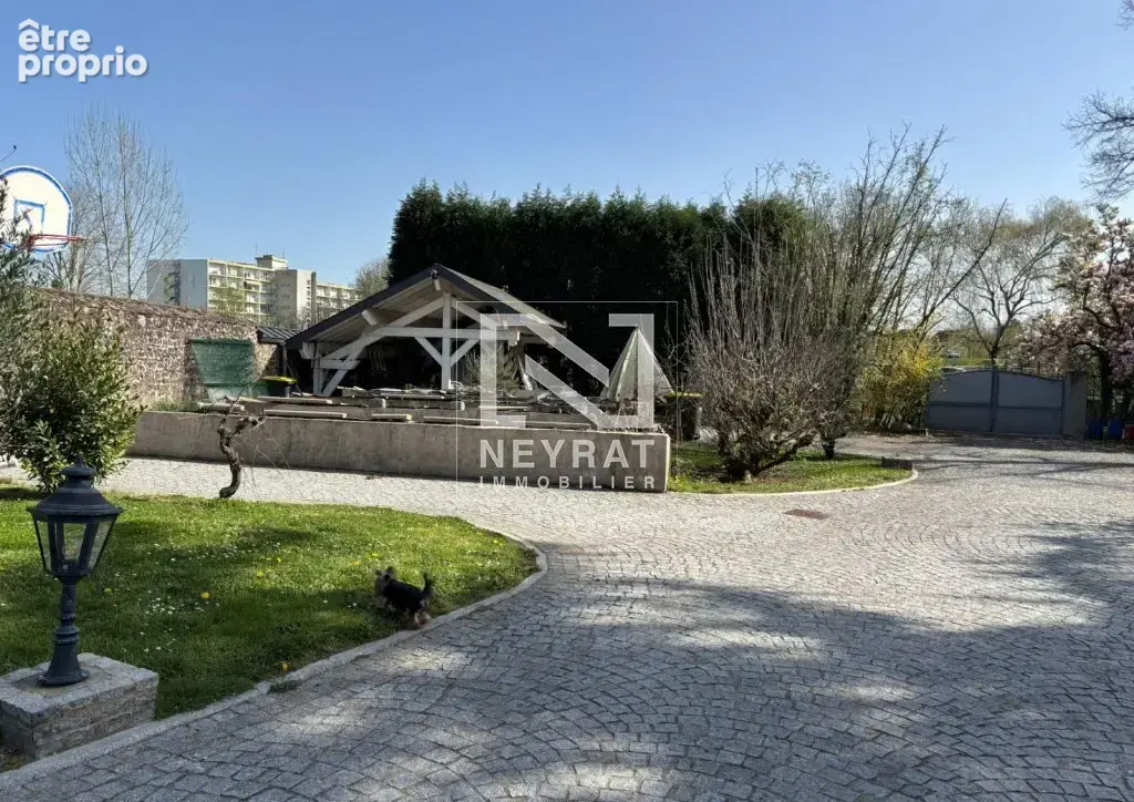 Maison Bourgeoise de 239m2 4 chambres et dépendances - photo 13