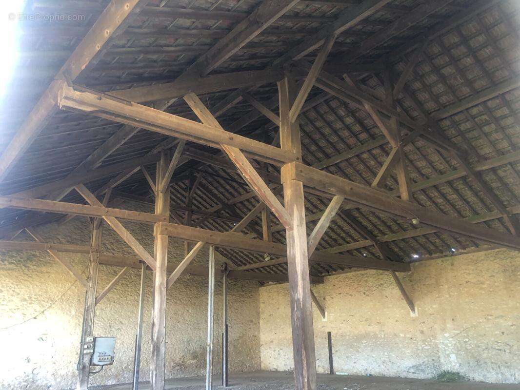 Authentique grange en pierre avec dépendance à réhabiliter - 6470 m² de terrain - Secteur Provins (77) - photo 3