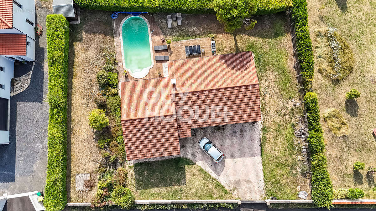 Maison à MIREFLEURS