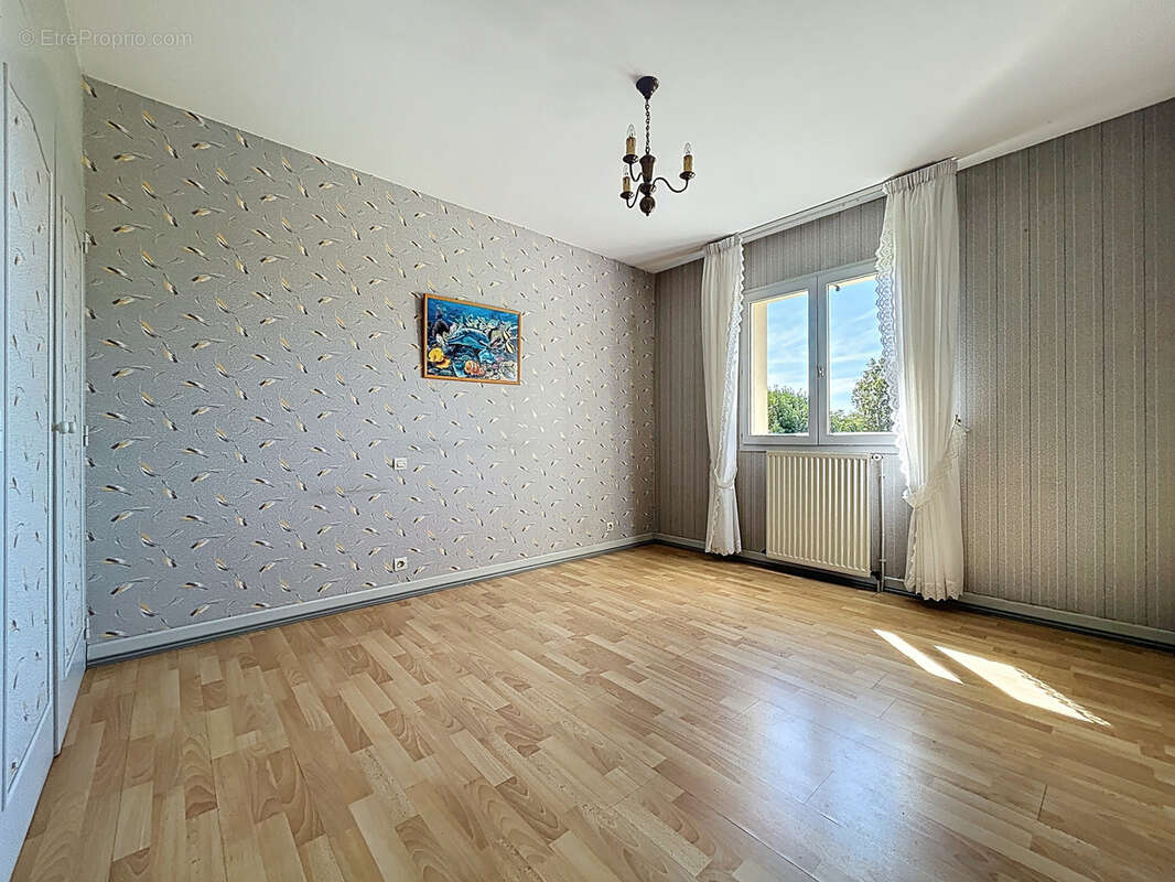 Maison à SAINT-PANTALEON-DE-LARCHE