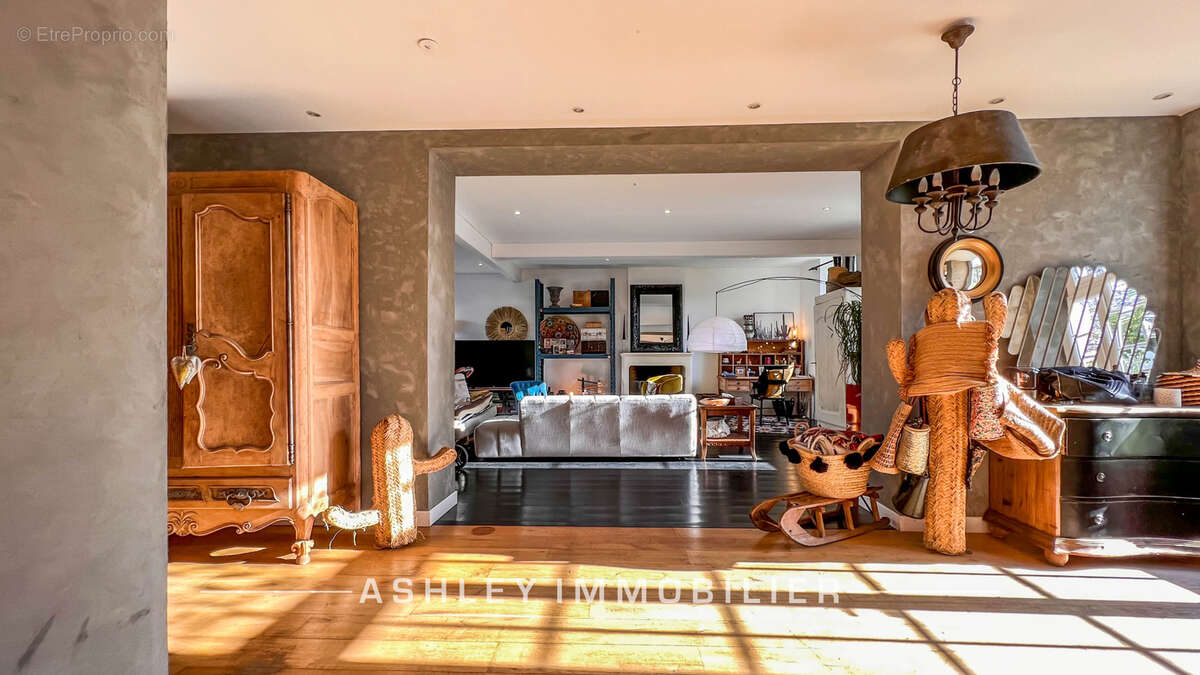 À vendre - maison charentaise du xviiie avec piscine, dépendances et terrain de 2 400 m2 - saint-soulle - photo 11