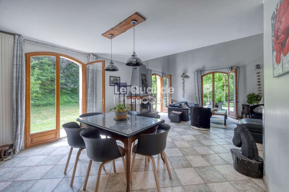 Maison à CHARNECLES