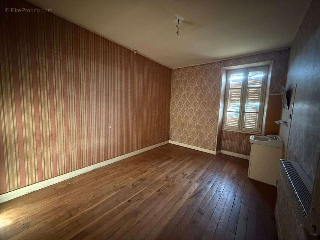 Maison à CHATEAUPONSAC