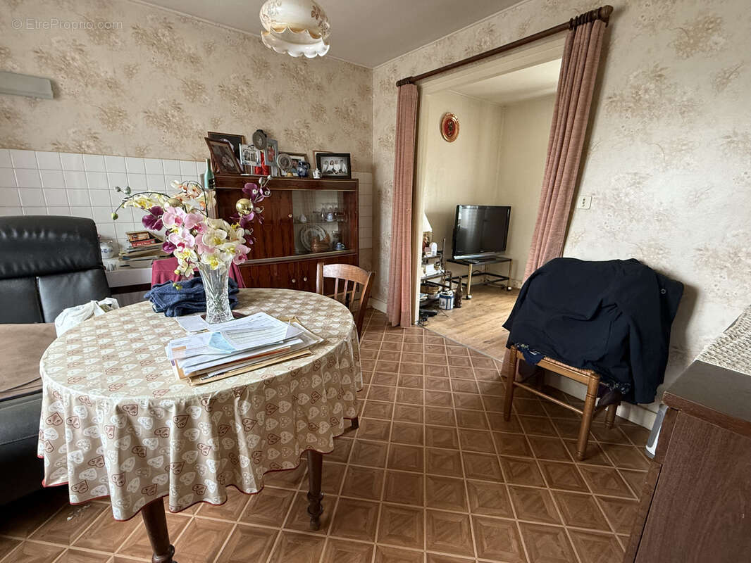 Maison à CELLES-SUR-DUROLLE