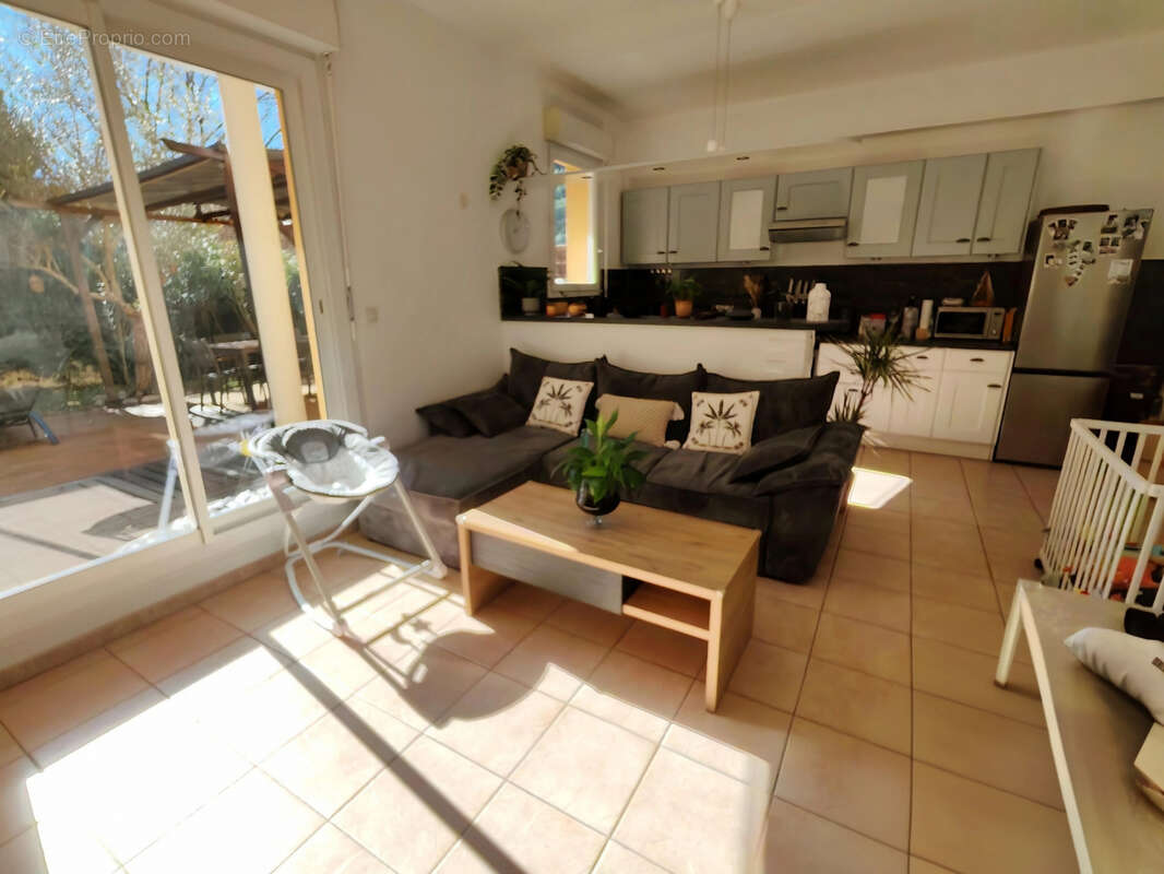 Appartement à PEILLE