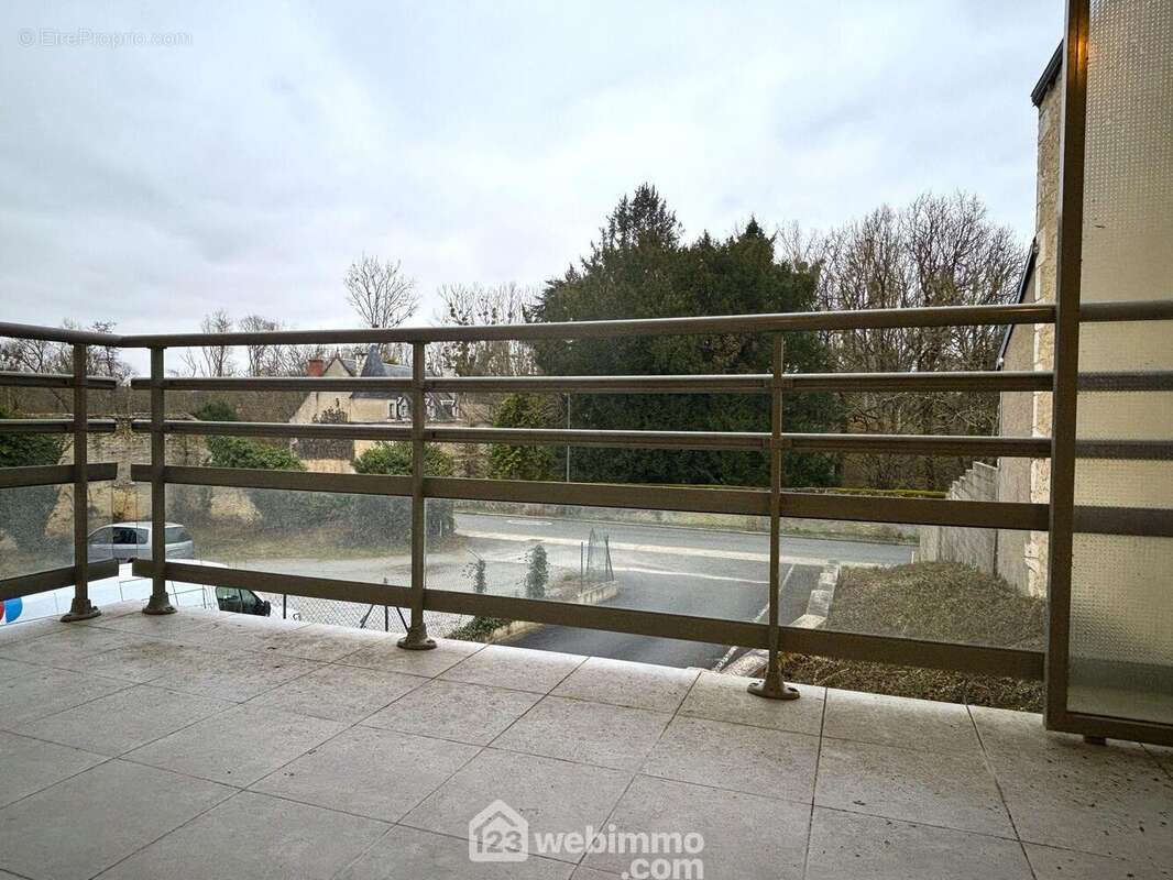 Avec balcon côté parking. - Appartement à CHASSENEUIL-DU-POITOU