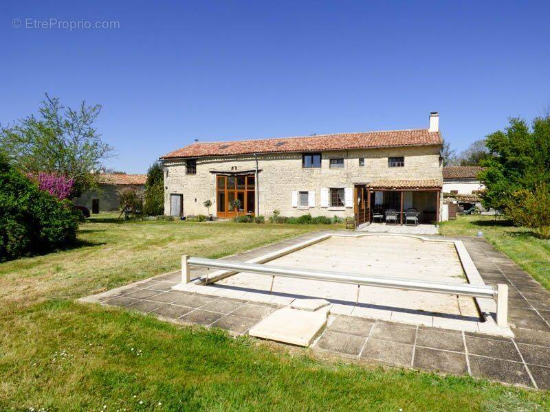 Maison à CHEF-BOUTONNE