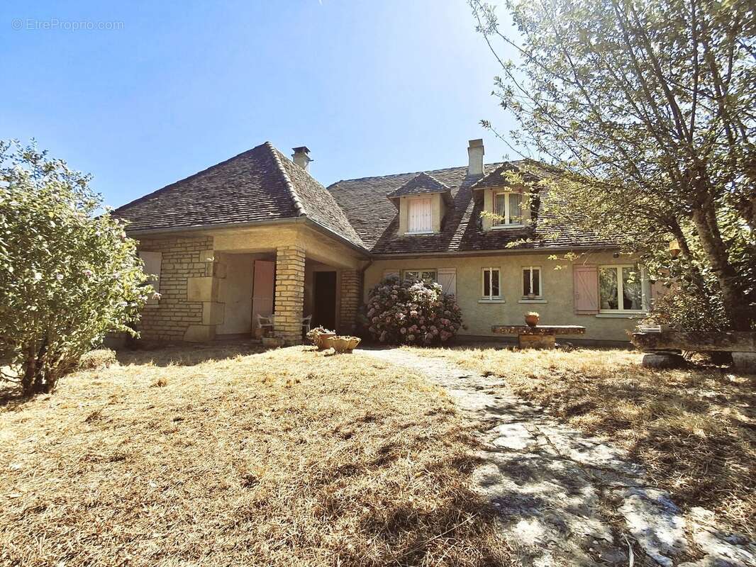 Grande maison familiale avec 2 hectares de terrain, dépendances et vue imprenable sur la campagne - photo 11