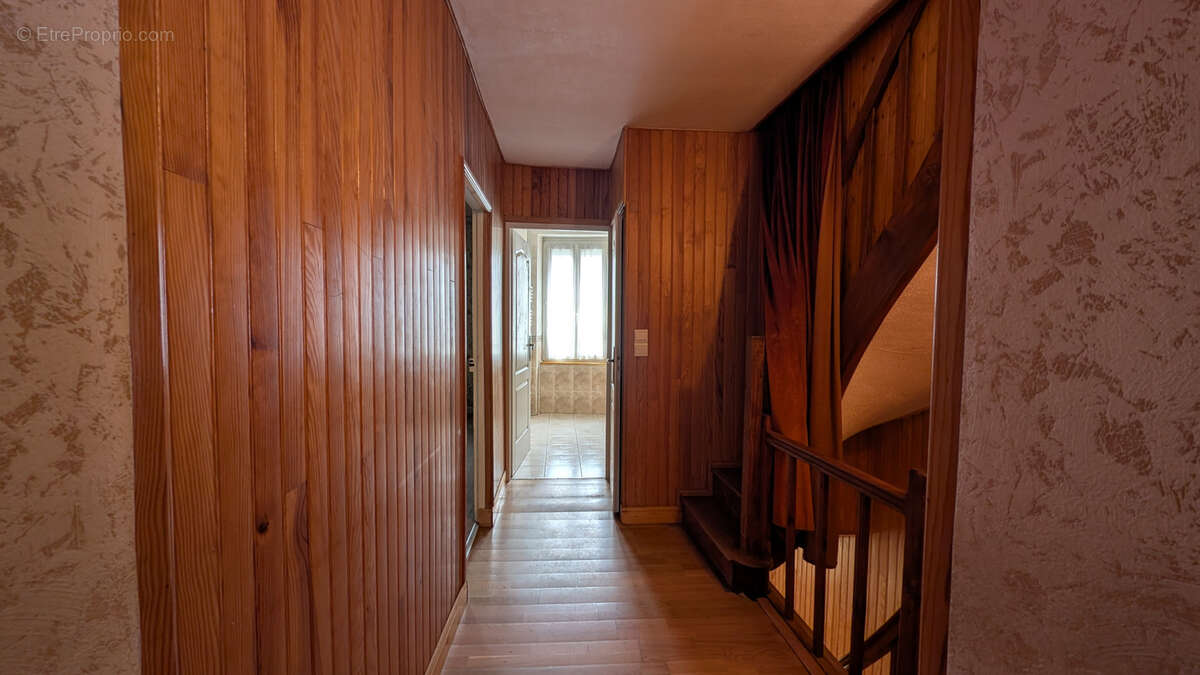 Maison à LES LANDES-GENUSSON