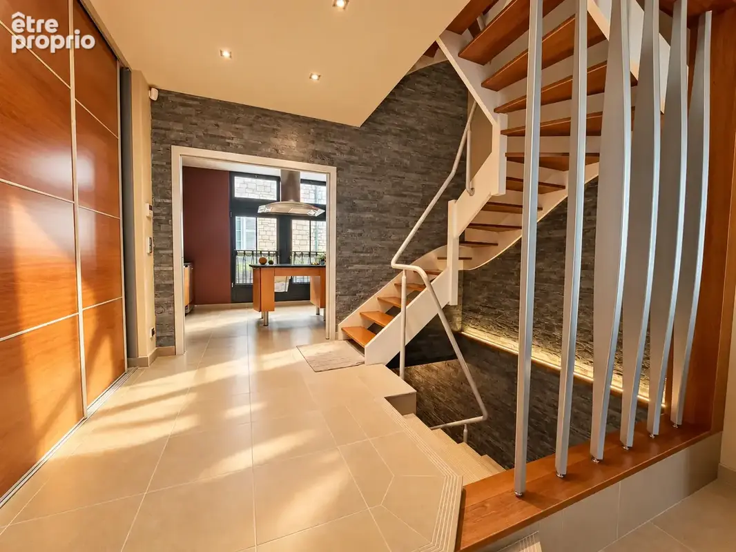 Maison de centre ville- 4 chambres- grand garage- Terrasse - photo 4