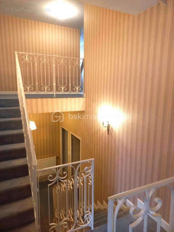 Maison traditionnelle spacieuse sur 2271 m² de terrain à Lourdes : votre havre de paix à découvrir ! - photo 17