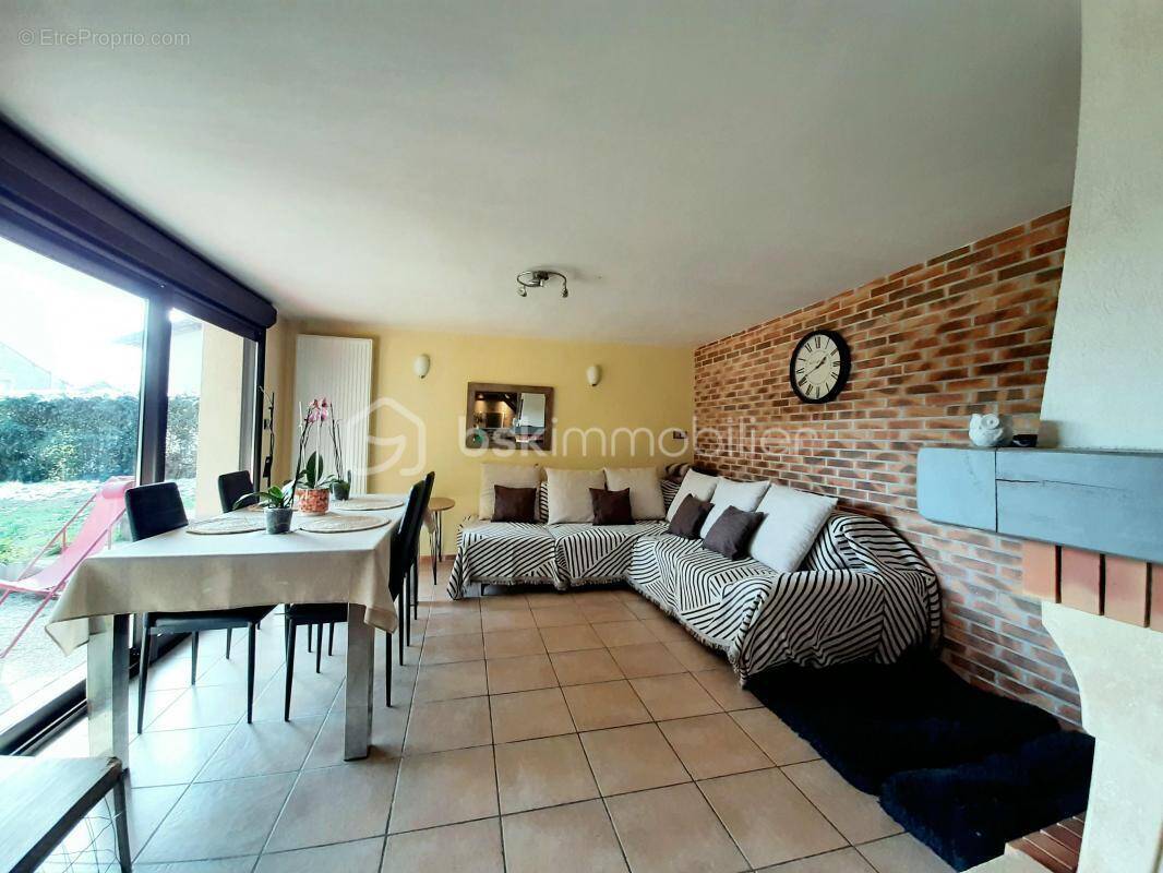 Maison à CHAILLAC-SUR-VIENNE