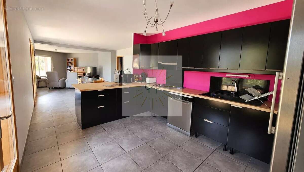 Maison 140 m² à Savasse  - photo 2