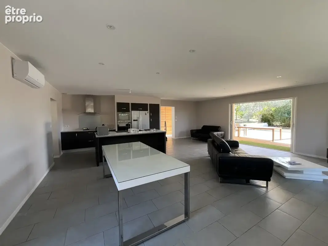 Maison contemporaine de 2011 de 169 M2 avec piscine sur 2707 M2 - photo 3