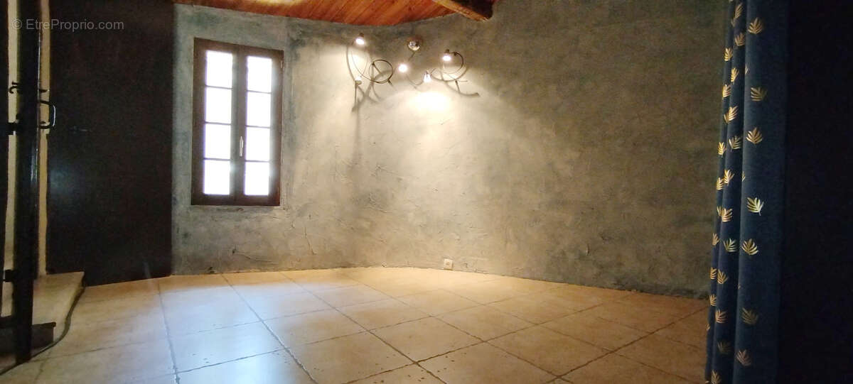 Superbe maison de caractère en pierre , avec cour privée - photo 6