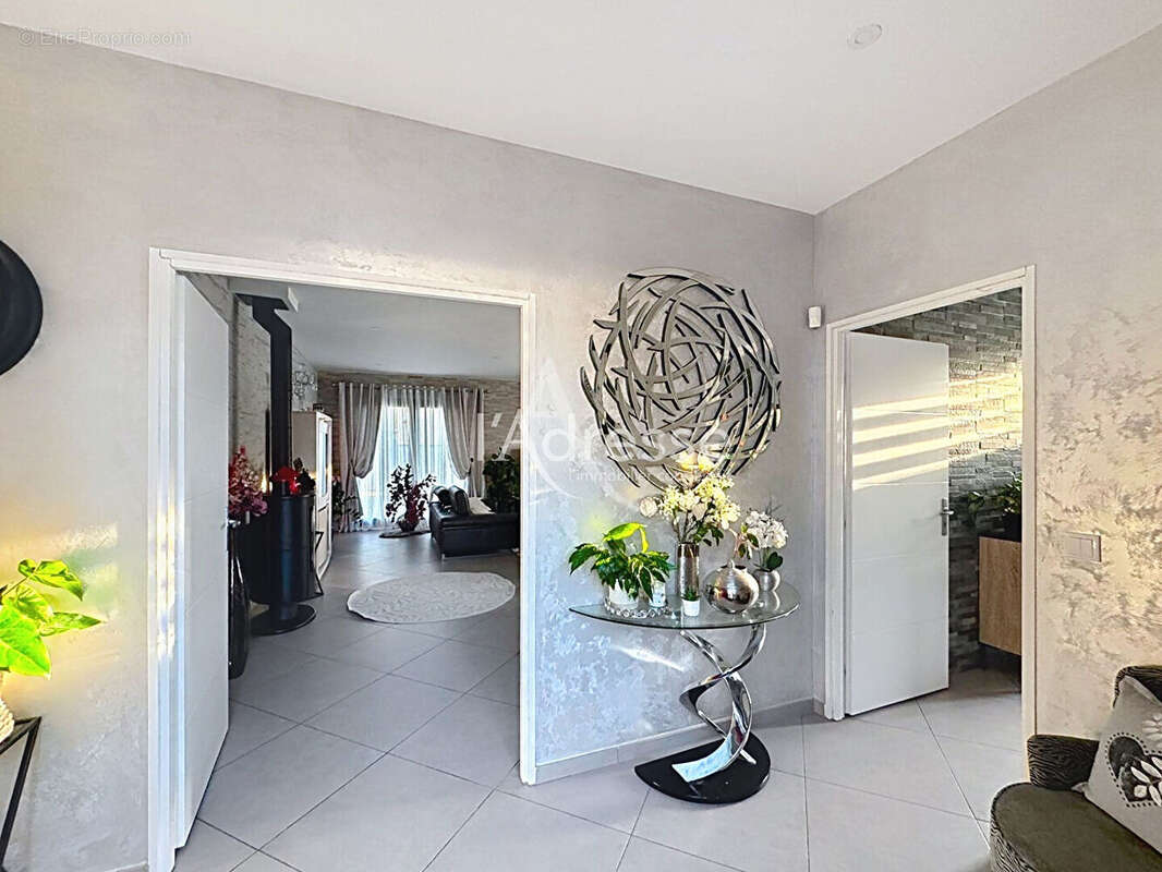 Maison à MONTEVRAIN