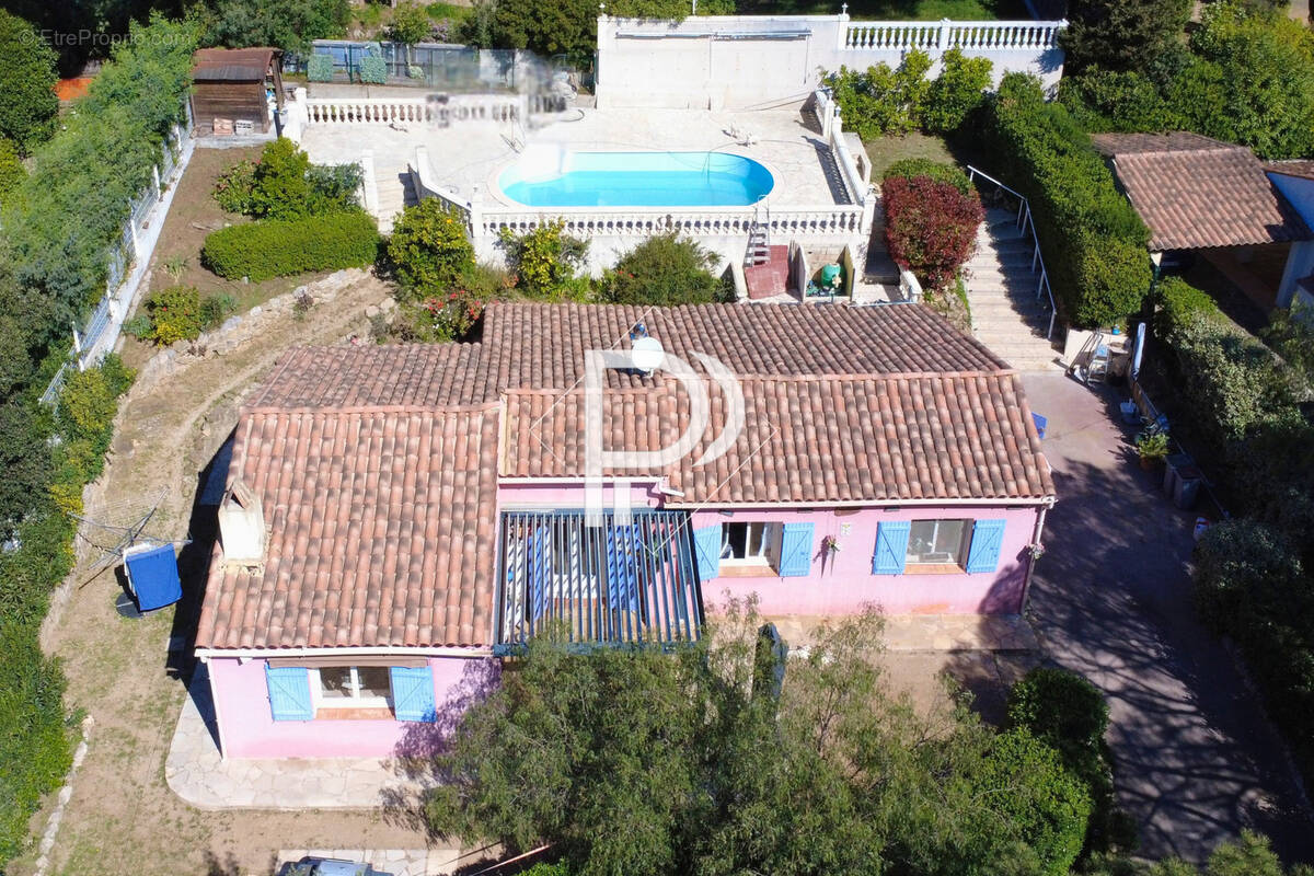 Maison à ROQUEBRUNE-SUR-ARGENS