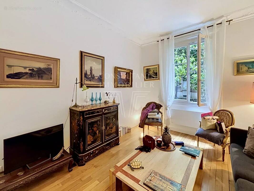 Appartement à PARIS-17E