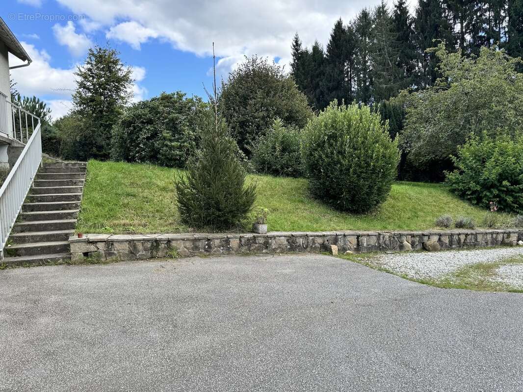 Maison à EYMOUTIERS