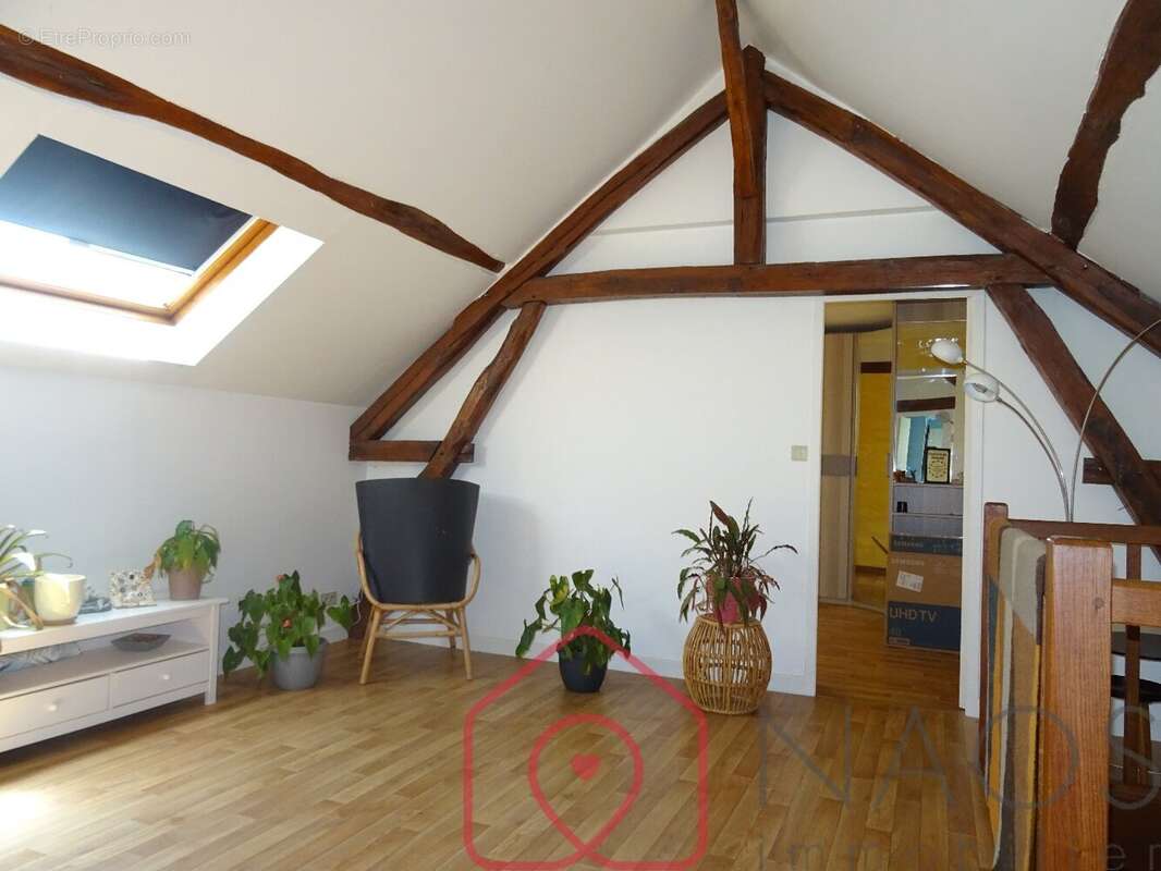 Maison à IVOY-LE-PRE