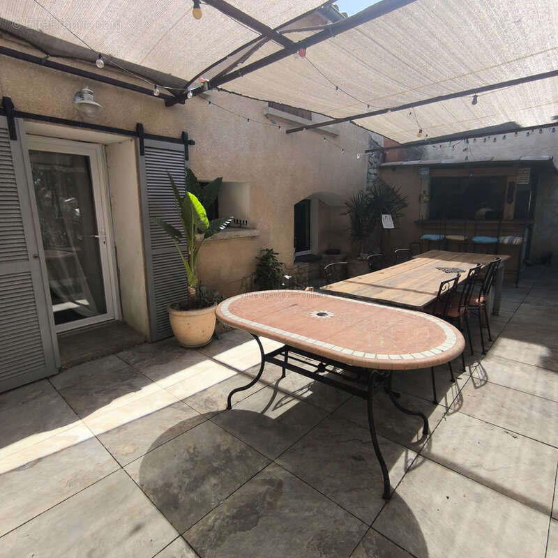 Maison  de charme en pierre avec jardin clos et parking privé - photo 31