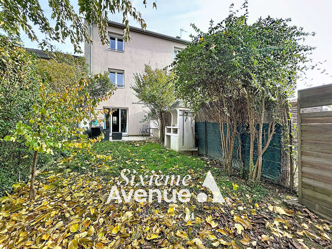 Maison à DECINES-CHARPIEU