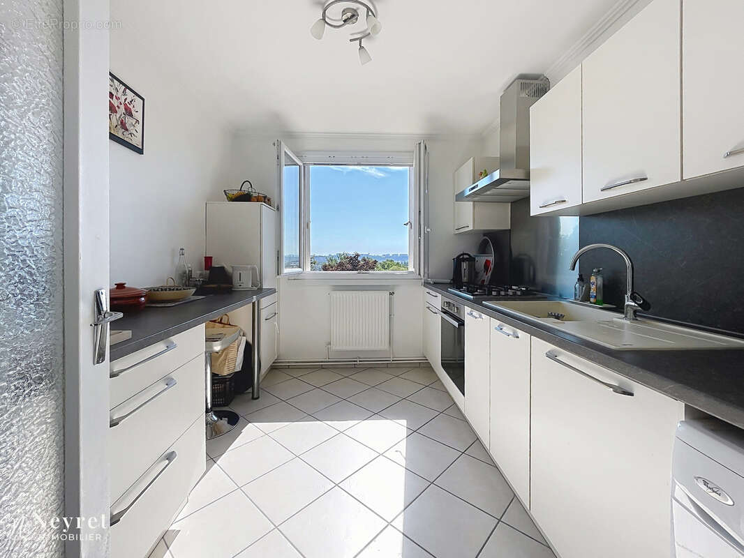 Appartement à SAINT-GENIS-LAVAL