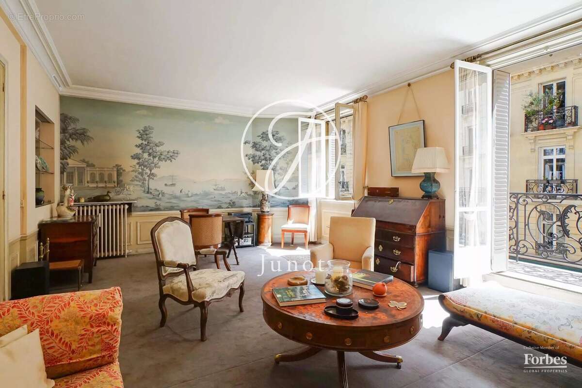 Appartement à PARIS-7E