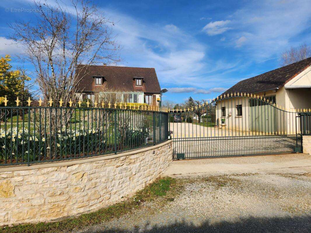 Maison à THIVIERS