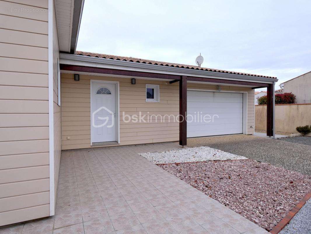 Maison à SAINT-JUST-LUZAC