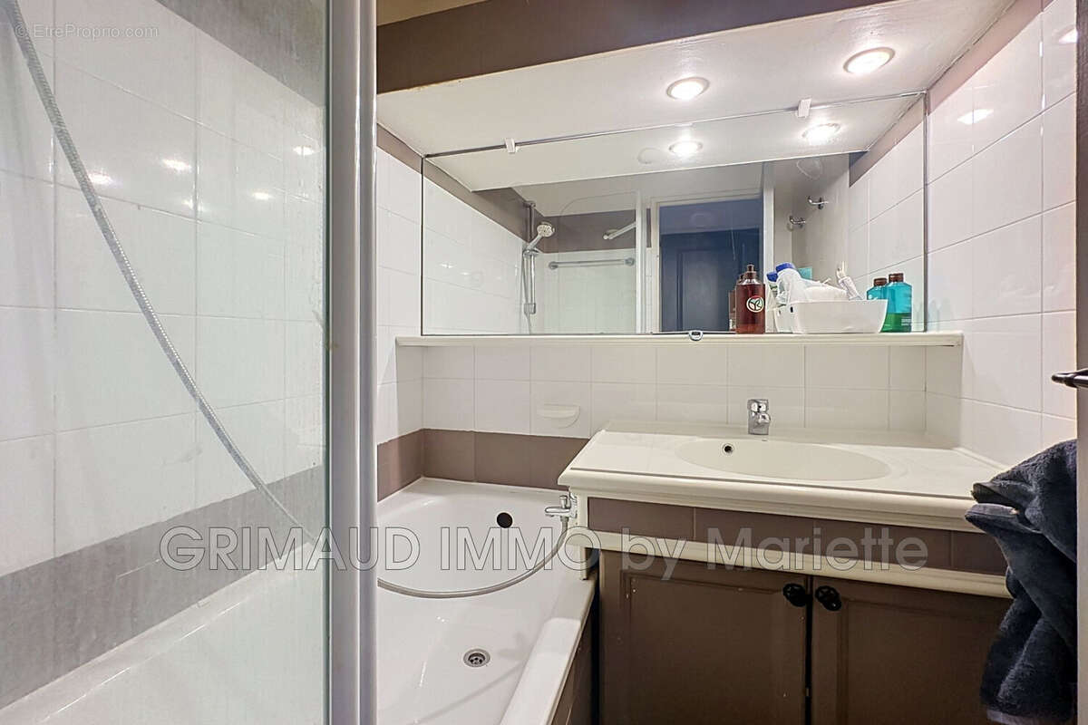 Appartement à GRIMAUD
