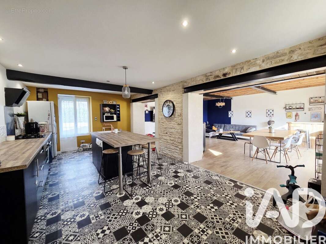 Maison 163 m² à Le Rochereau  - photo 2