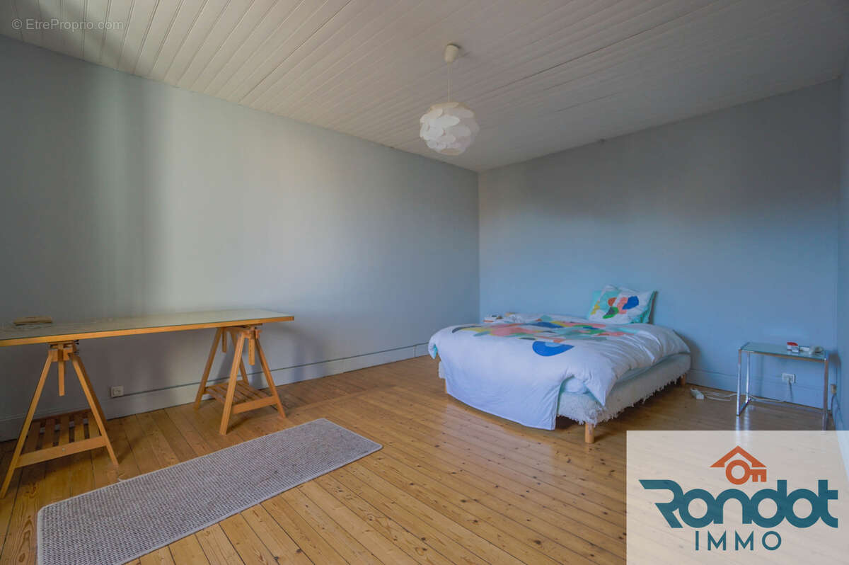 Maison à MONTSAUGEON