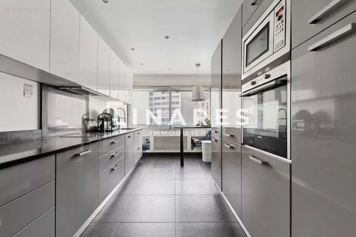Appartement à PARIS-10E