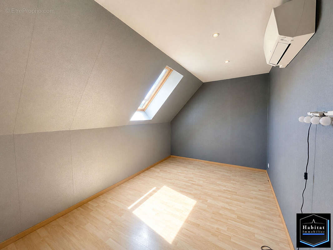 Maison Moussy Le Neuf 6 pièce(s) 134 m2 Jardin 560m² Garage, Sous sol - photo 8