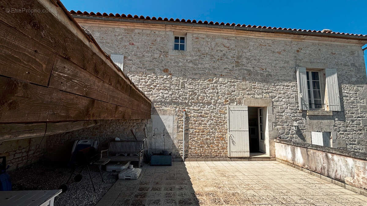 Maison bourgeoise avec charme et cachet - 5 pièces - 135 m² -  PORT D'ENVAUX (17) - 365.800 € - photo 14