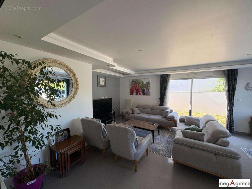 Emplacement privilégié à Clisson : découvrez cette superbe maison contemporaine et économe - photo 4