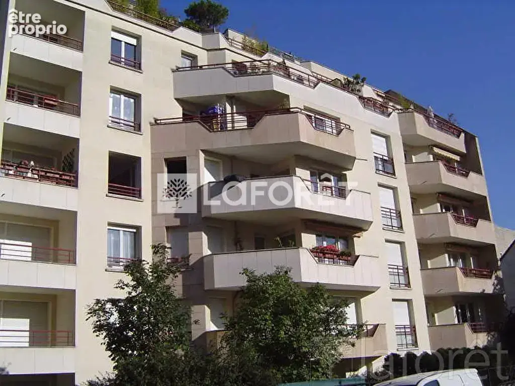 Appartement à COURBEVOIE