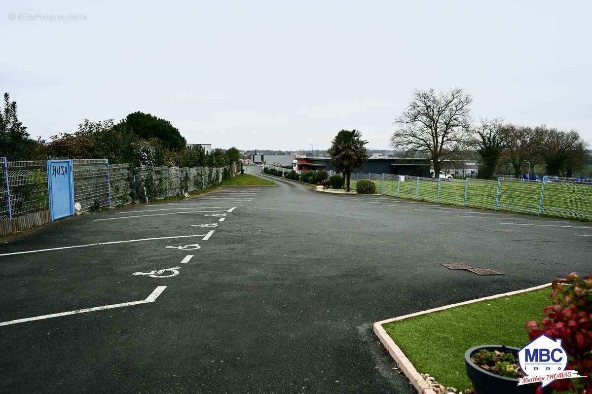 Commerce à LA RENAUDIERE