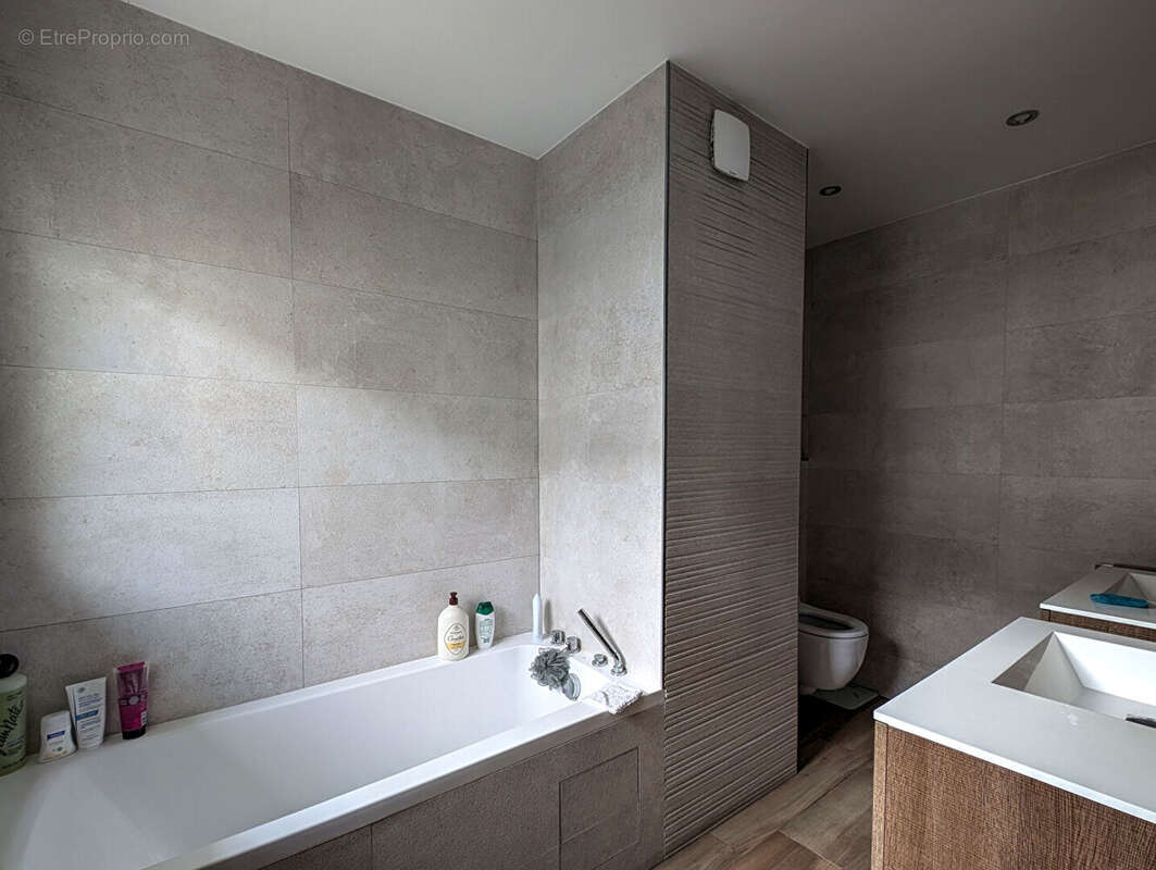 Appartement à LA GARENNE-COLOMBES