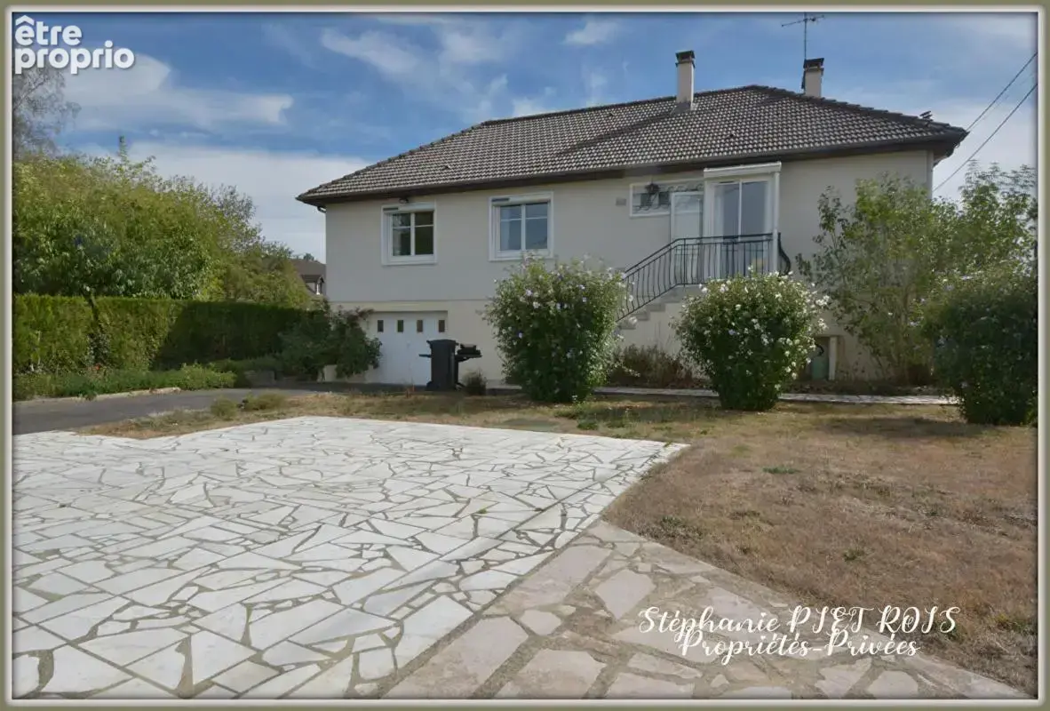 Maison à LA CHAPELLE-D'ANGILLON