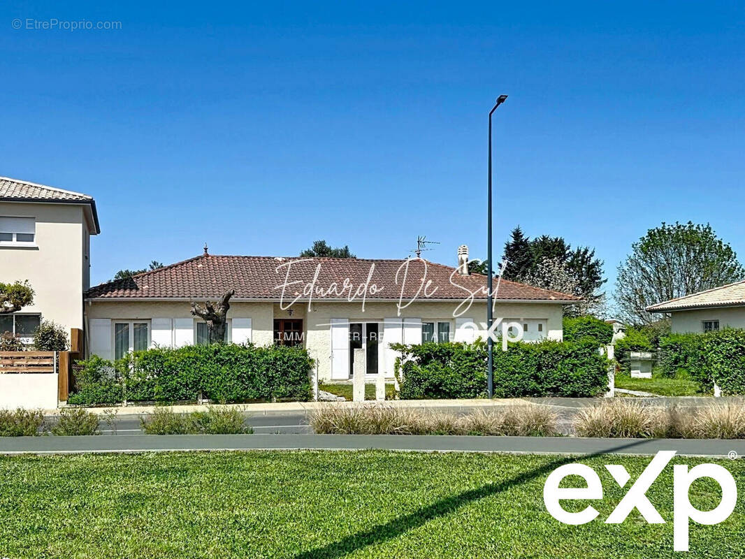 Maison à BLANQUEFORT