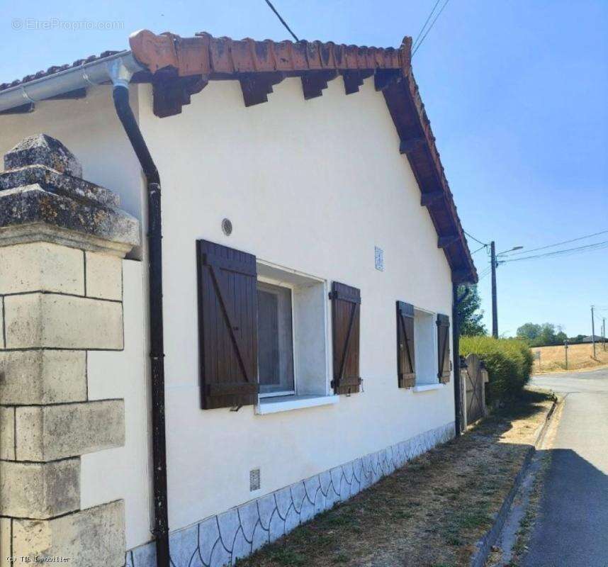 Maison à AIGRE