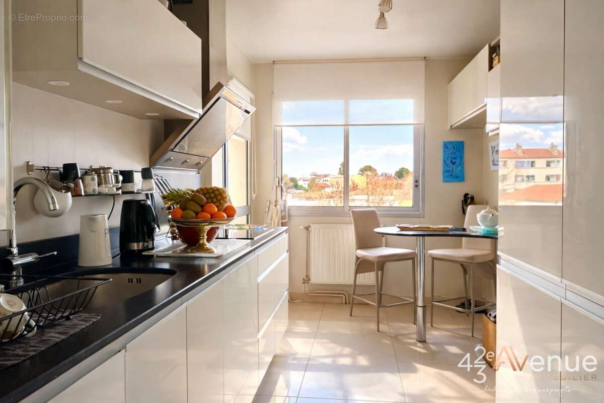 Appartement à SAINT-PRIEST-EN-JAREZ